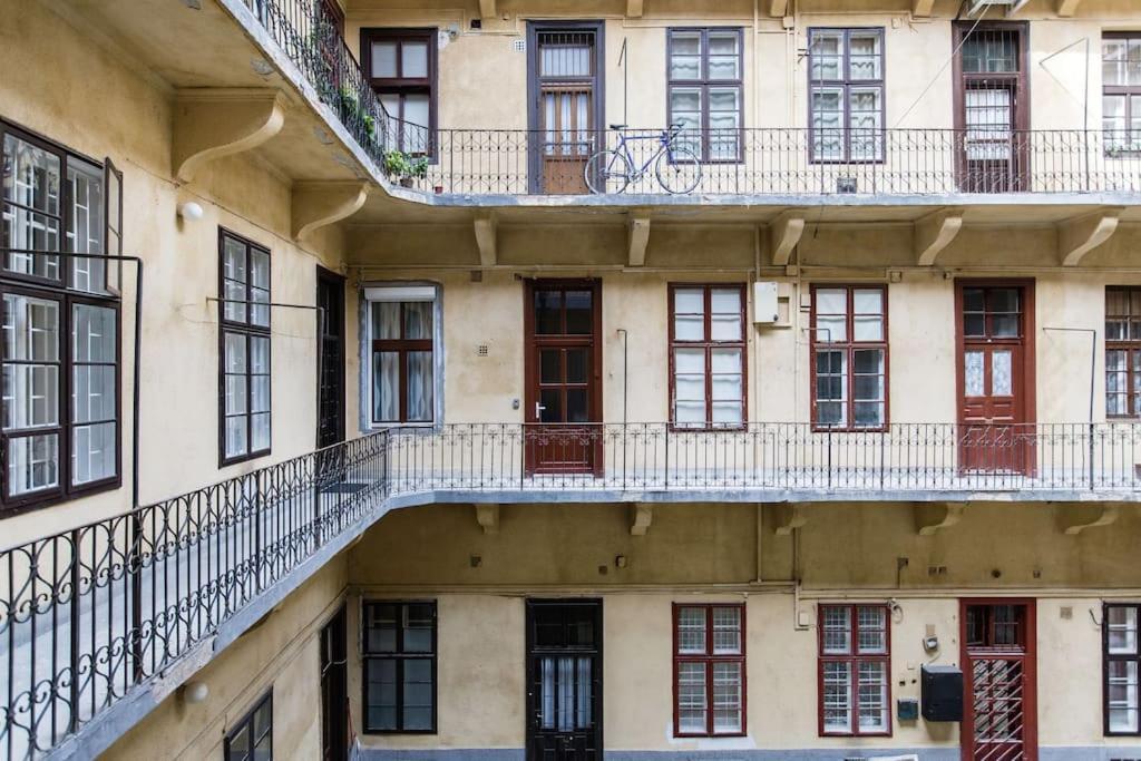 Designer Dream Home In The Ruin Bar District W A/C Budapest Luaran gambar