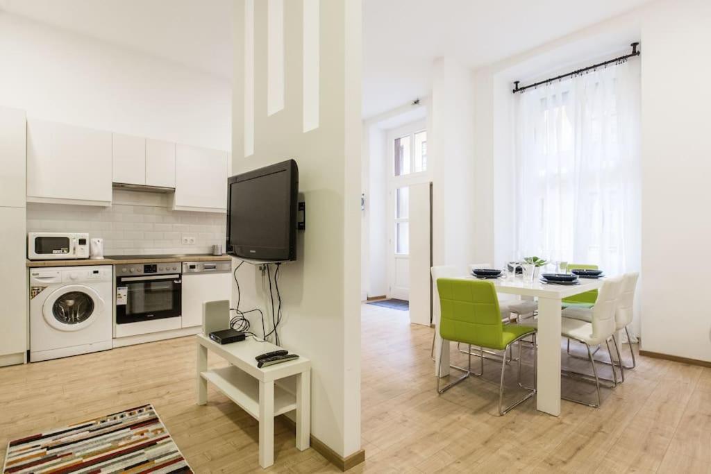 Designer Dream Home In The Ruin Bar District W A/C Budapest Luaran gambar